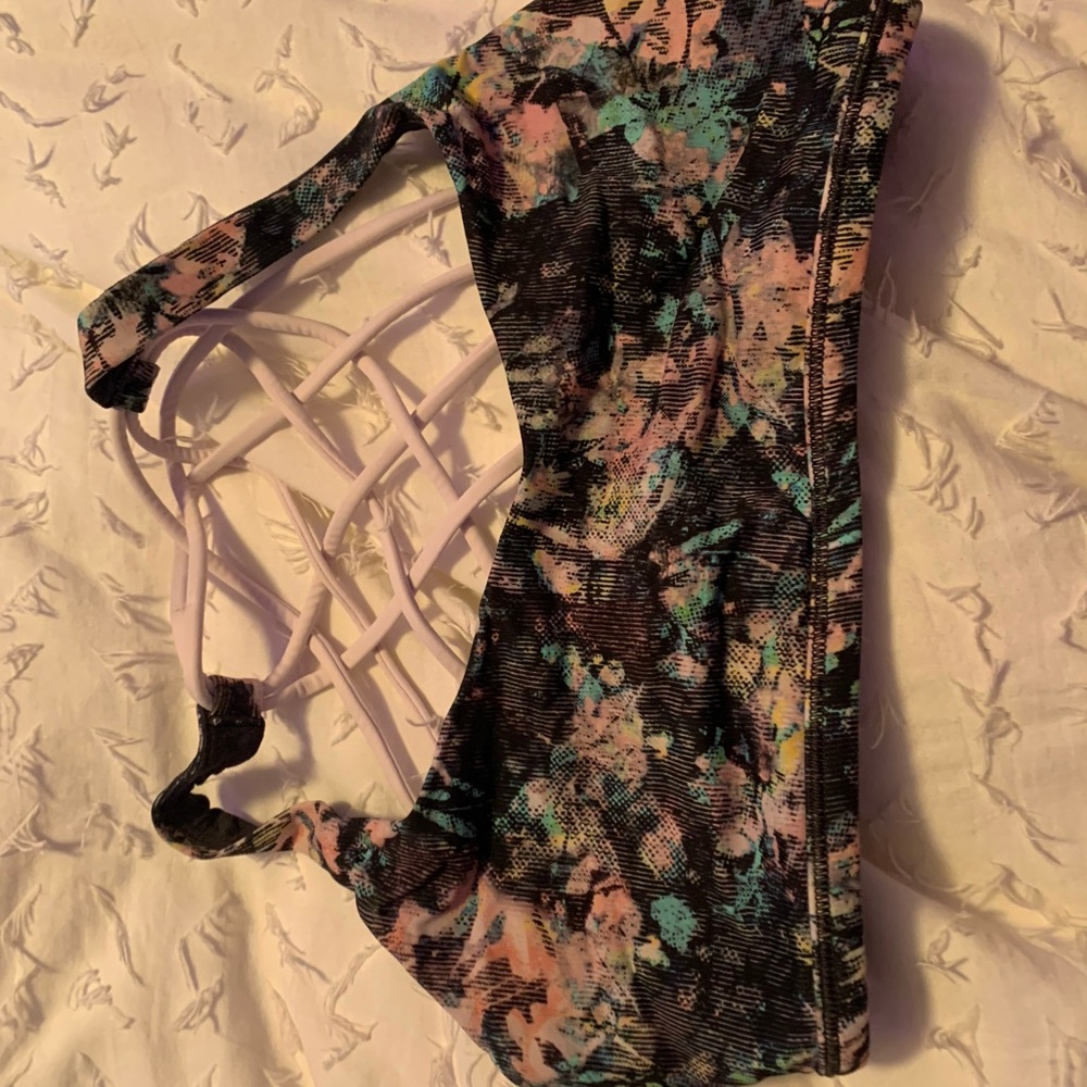 Lululemon free to be sports bra